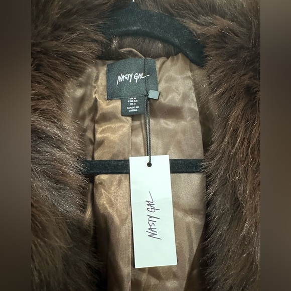 Nasty gal Faux fur brown coat (size 6) - Picture 4 of 4